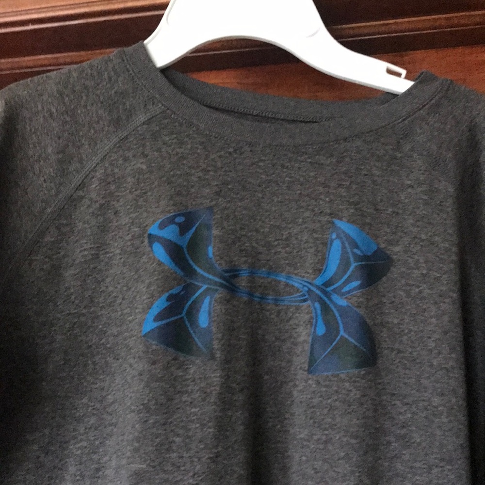 UnderArmour boys shirt sleeve top